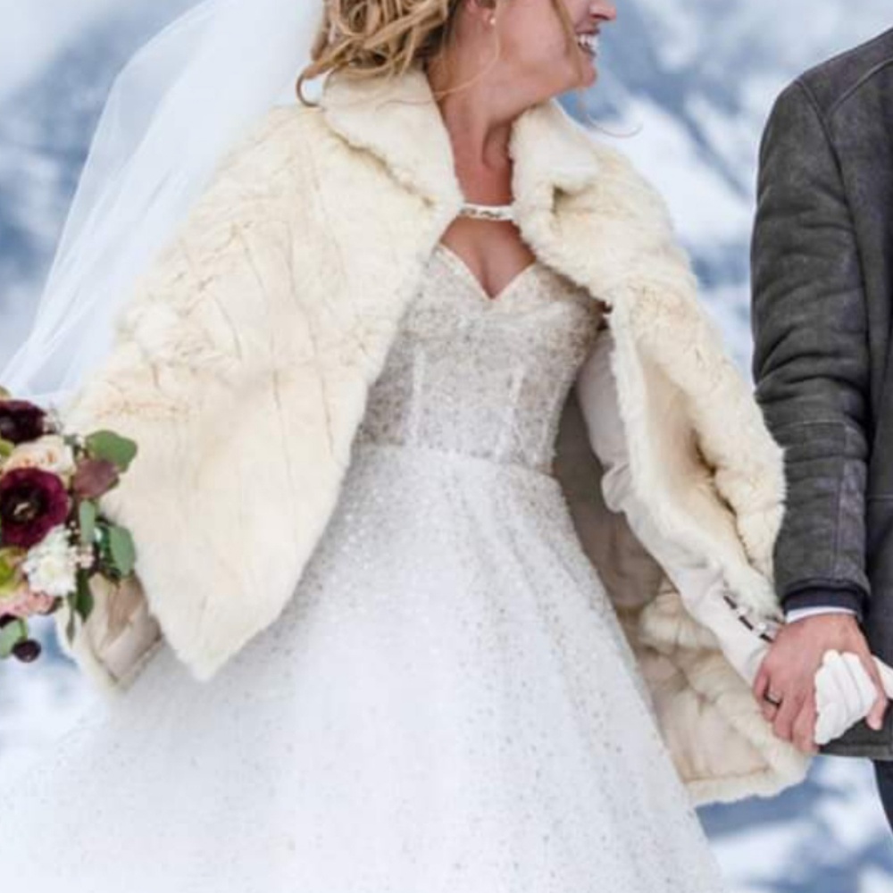 1960s Vintage White Rabbit Fur Cape